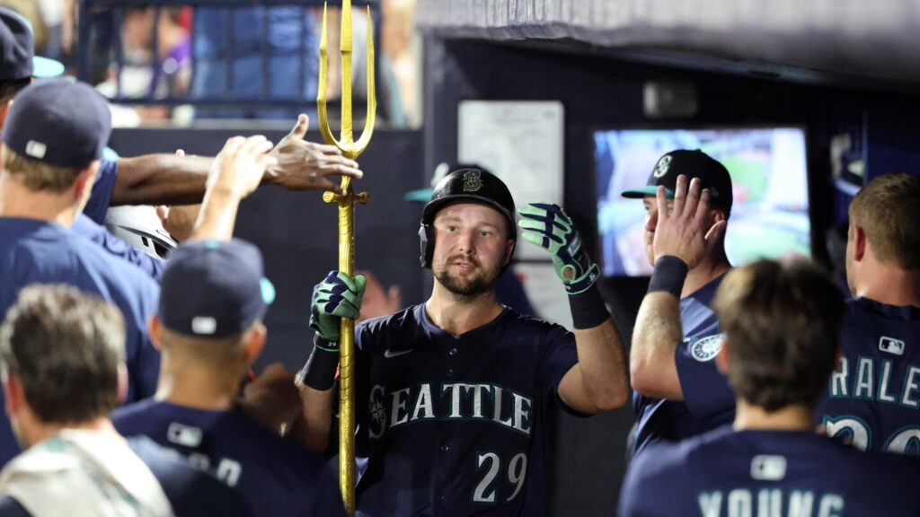 Mariners catcher Cal Raleigh hits his 51st homer and closes in on more records