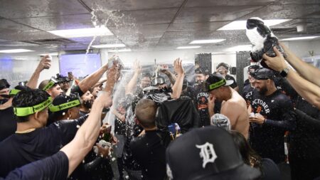 Tigers clinch playoff berth with 2-1 win over Red Sox in Game 161, avert September collapse