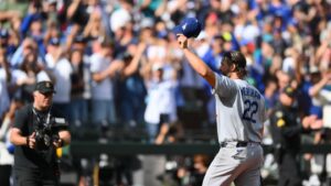 Kershaw works 5 1/3 scoreless innings in final regular-season start as Dodgers top Mariners 6-1