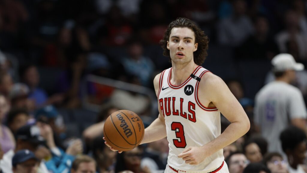 Josh Giddey re-signs with Chicago Bulls for reported four years, 0 million