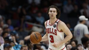 Josh Giddey re-signs with Chicago Bulls for reported four years, 0 million