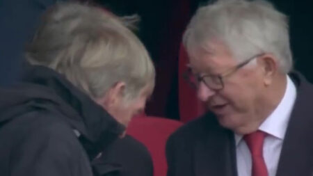 ‘The game’s gone’ – Fans divided after seeing what Sir Alex Ferguson and Kenny Dalglish did at Liverpool vs Man Utd