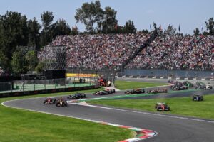 Russell blasts “lawnmower racing” at Mexico GP start