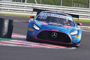 Dawson, Jewiss crowned British GT champions at Donington Park finale