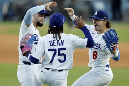 Dodgers capitalize on their chances to beat Brewers and take 3-0 NLCS lead