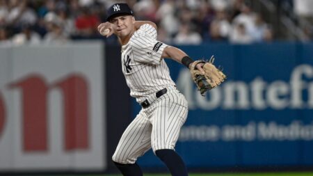 Yankees' Anthony Volpe undergoes surgery to repair torn labrum in non-throwing shoulder: report