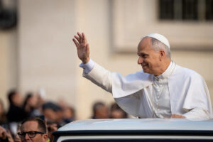 Pope Leo XIV fires back at Cubs troll in the Vatican: ‘They lost!’