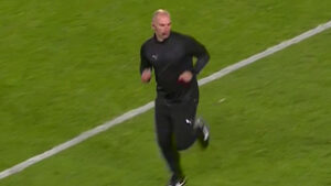 Brentford vs Liverpool second half DELAYED after referee suffers injury and has to be replaced