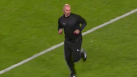 Brentford vs Liverpool second half DELAYED after referee suffers injury and has to be replaced