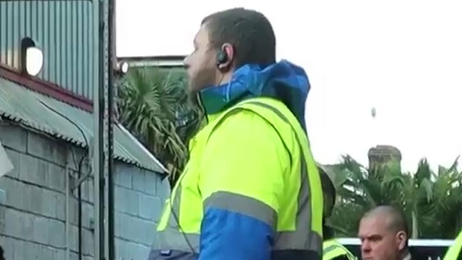 Watch brilliant moment EFL fans serenade steward after spotting his surprising fashion choice Watch brilliant moment EFL fans serenade steward after spotting his surprising fashion choice