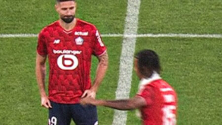 Man Utd star kicks off match for another club as he shares moment with Premier League legend