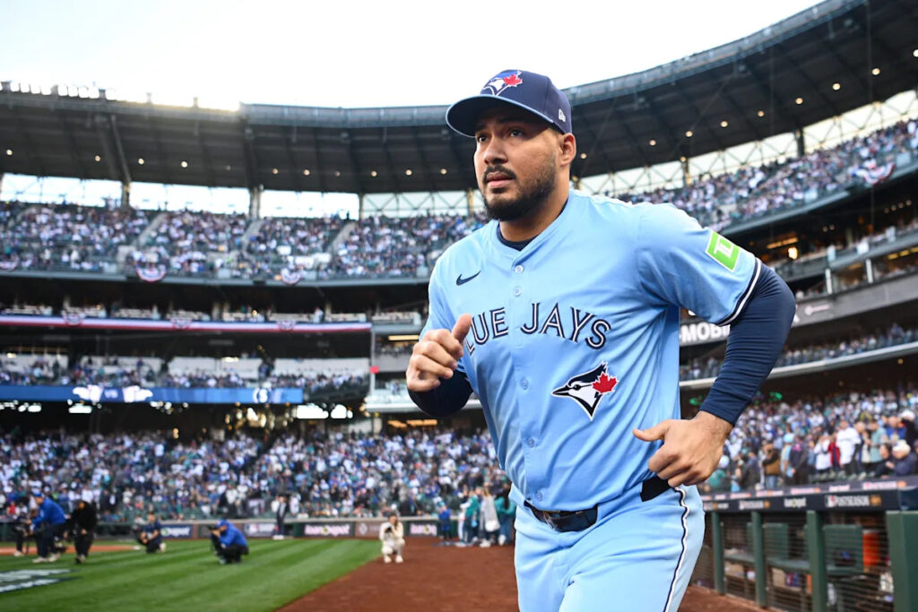 Blue Jays pull Anthony Santander from playoff roster, bringing early end to down season