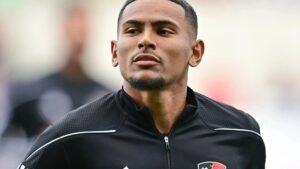 ‘My best agent to date’ – Former Man Utd star reveals he negotiated latest contract at EFL club with ChatGPT