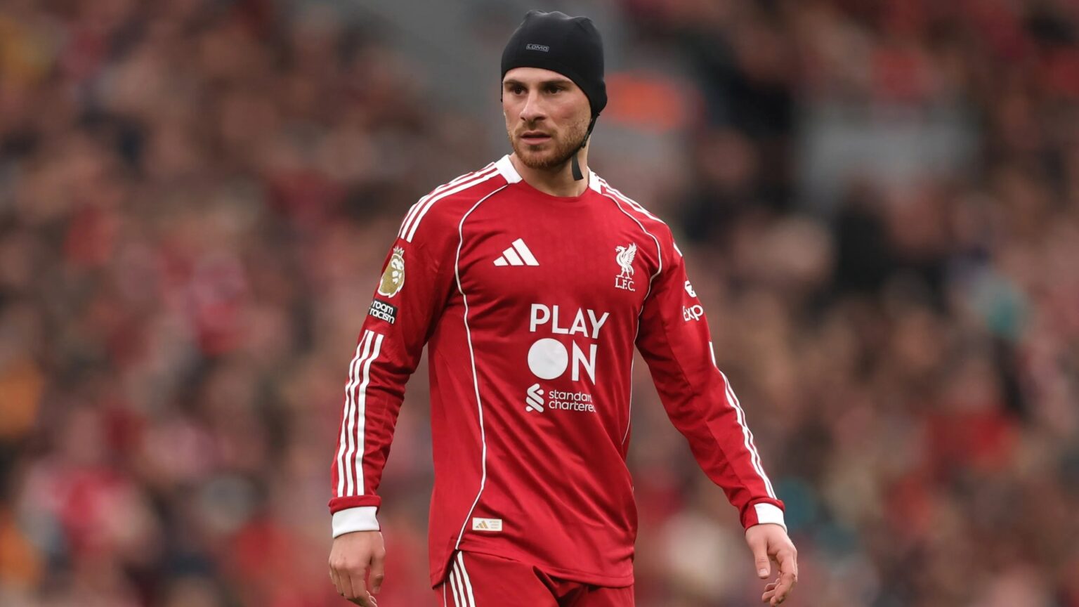 Why is Alexis Mac Allister wearing a hat during Liverpool vs Man Utd?