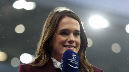 Who is sports interviewer Alex Aljoe, and how many languages does she speak?