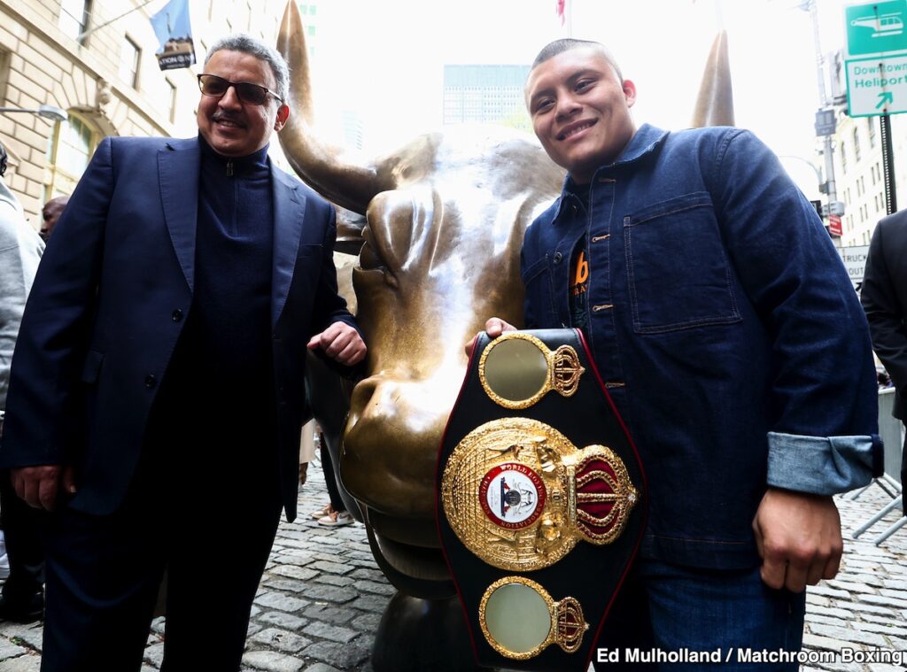 Isaac Cruz Risks WBC Interim Light Welterweight Title Against Defensive Stylist Lamont Roach on December 6 in San Antonio