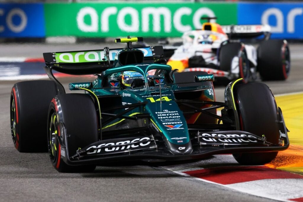Hadjar hits back at “grumpy” Alonso after Singapore GP fight