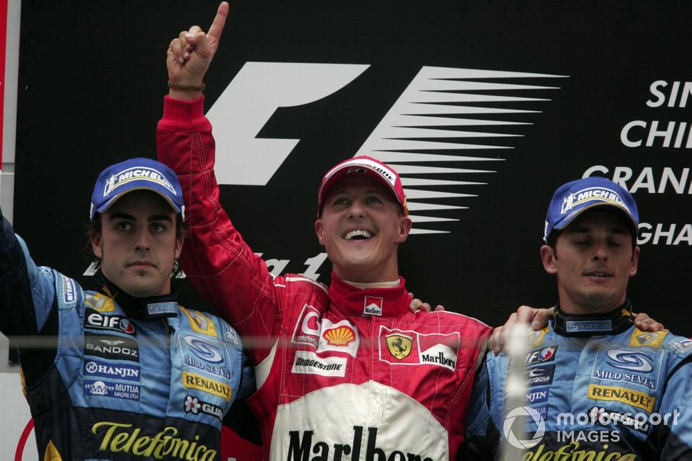 Fernando Alonso, Renault, Michael Schumacher, Ferrari and Giancarlo Fisichella, Renault