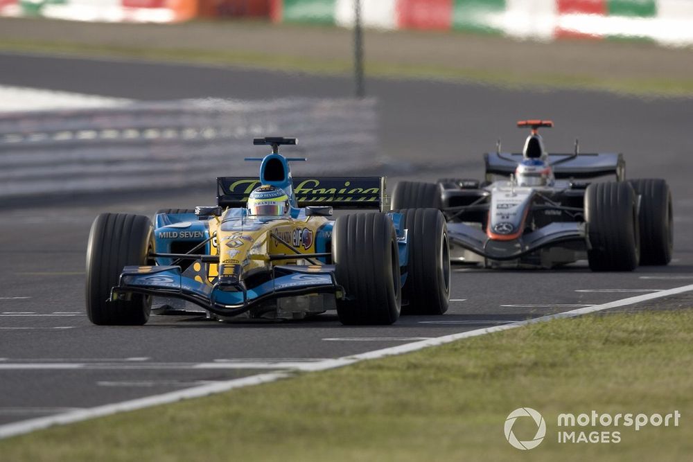 Giancarlo Fisichella, Renault R25, Kimi Raikkonen, McLaren Mercedes MP4-20