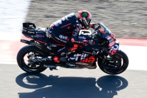 Bezzecchi fights back to win sprint 