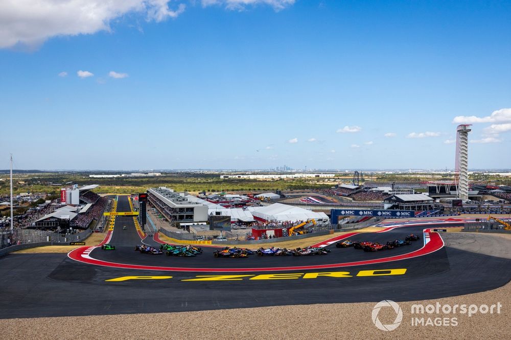 Race start, as drivers race into the first corner