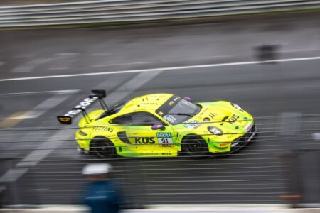 Preining dominates, Auer keeps points lead ahead of decider