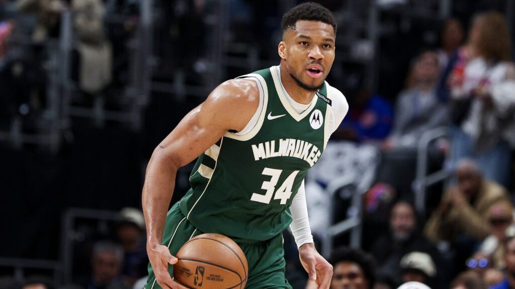 Giannis Antetokounmpo, agent reportedly ‘figuring out’ which teams could make mid-season trade offer