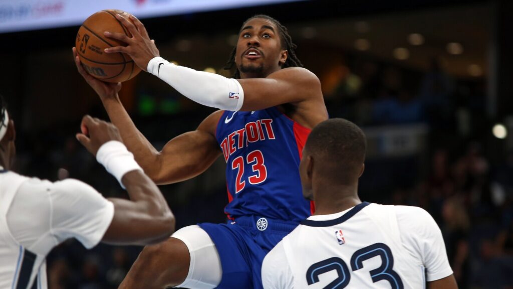 Pistons’ Jaden Ivey has right knee scoped, will be re-evaluated in a month