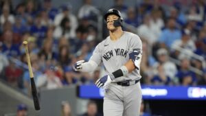 Yankees head home facing elimination after back-to-back beatdowns in Toronto