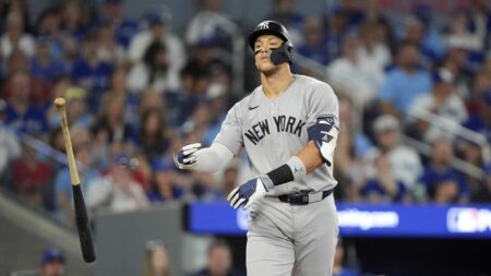 Yankees head home facing elimination after back-to-back beatdowns in Toronto