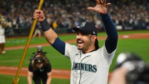 Mariners a win from first World Series, beat Blue Jays behind Suárez’s grand slam for 3-2 ALCS lead
