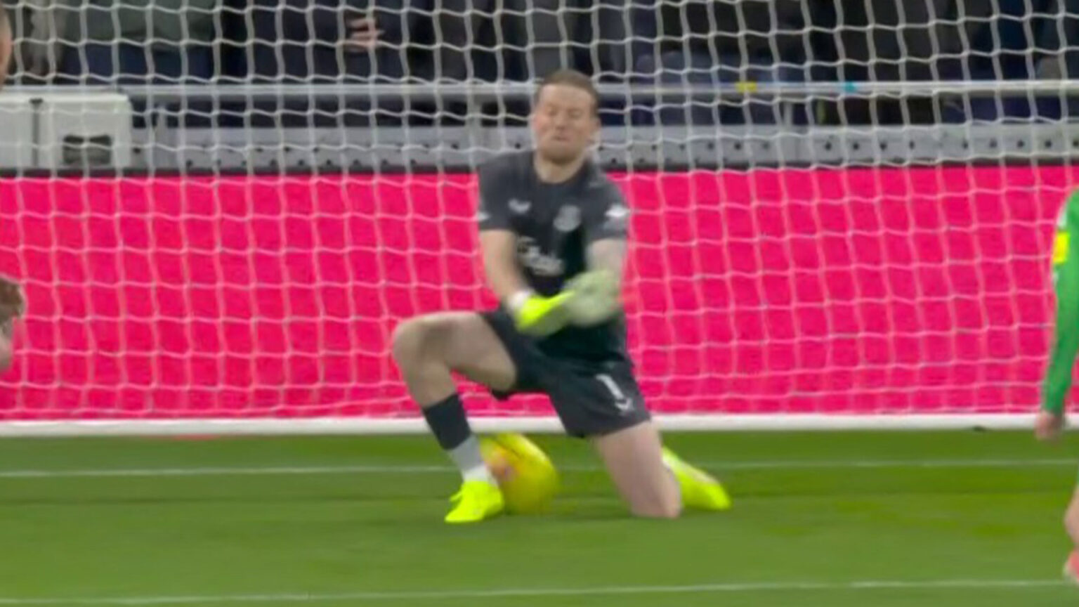 ‘Don’t you dare’ – England fans send message to Jordan Pickford after Everton goalkeeper’s howler against Newcastle ‘Don’t you dare’ – England fans send message to Jordan Pickford after Everton goalkeeper’s howler against Newcastle