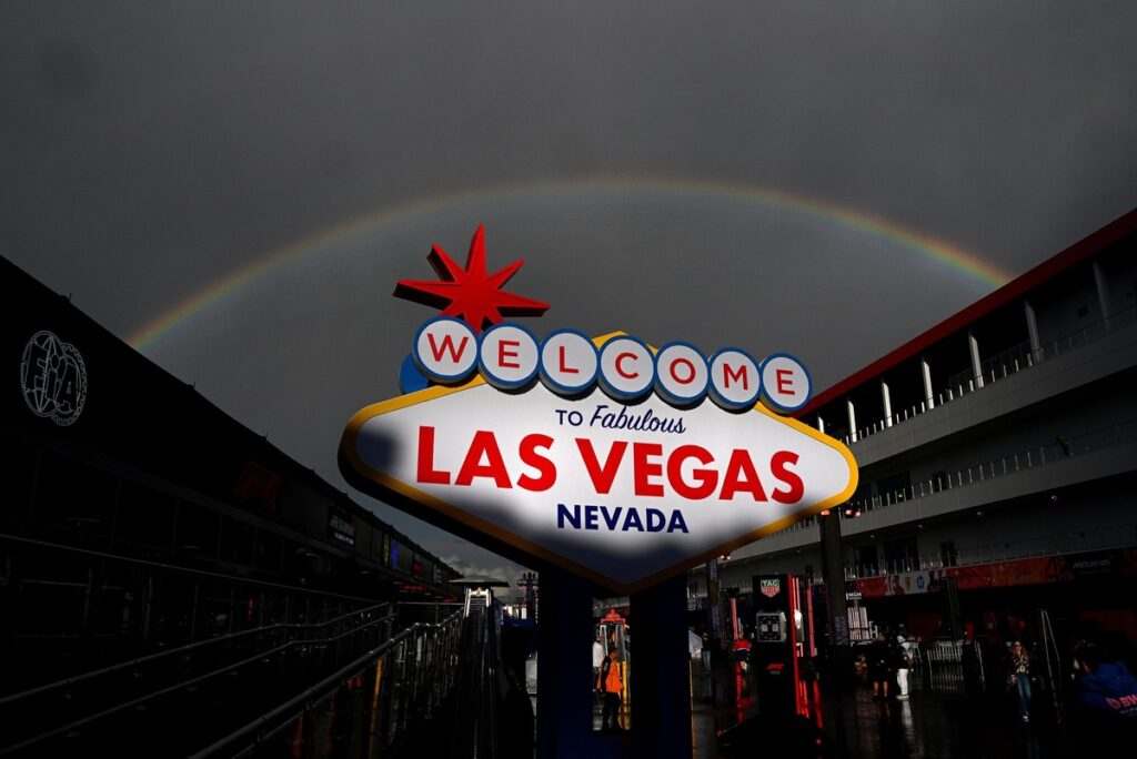 F1 drivers wary of “insane challenge” of wet Las Vegas GP practice