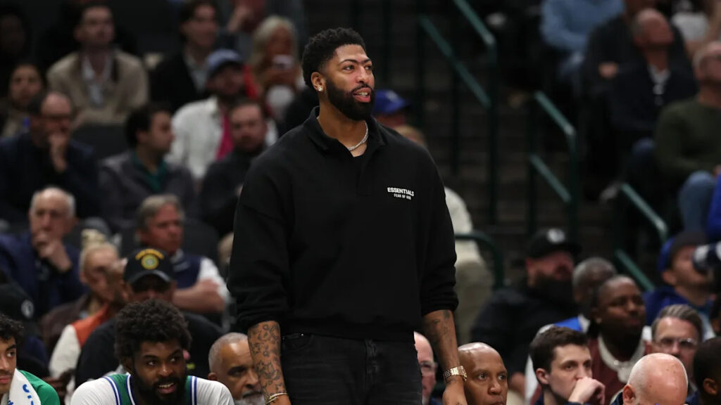 Anthony Davis trade rumors: Davis must get healthy to garner serious offers from Bulls, Raptors, others