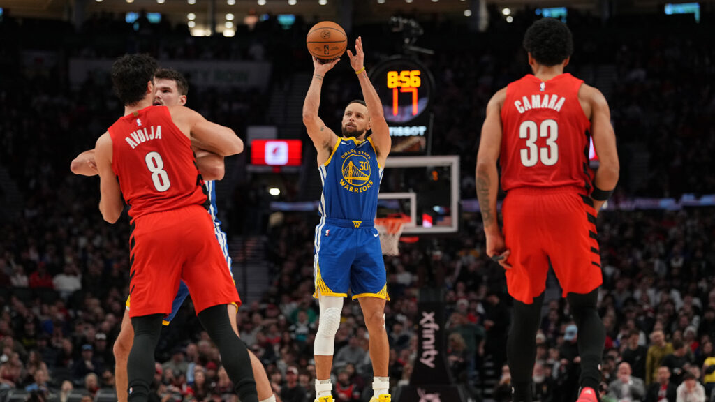 Warriors’ abysmal defense sabotages another heroic Steph Curry performance