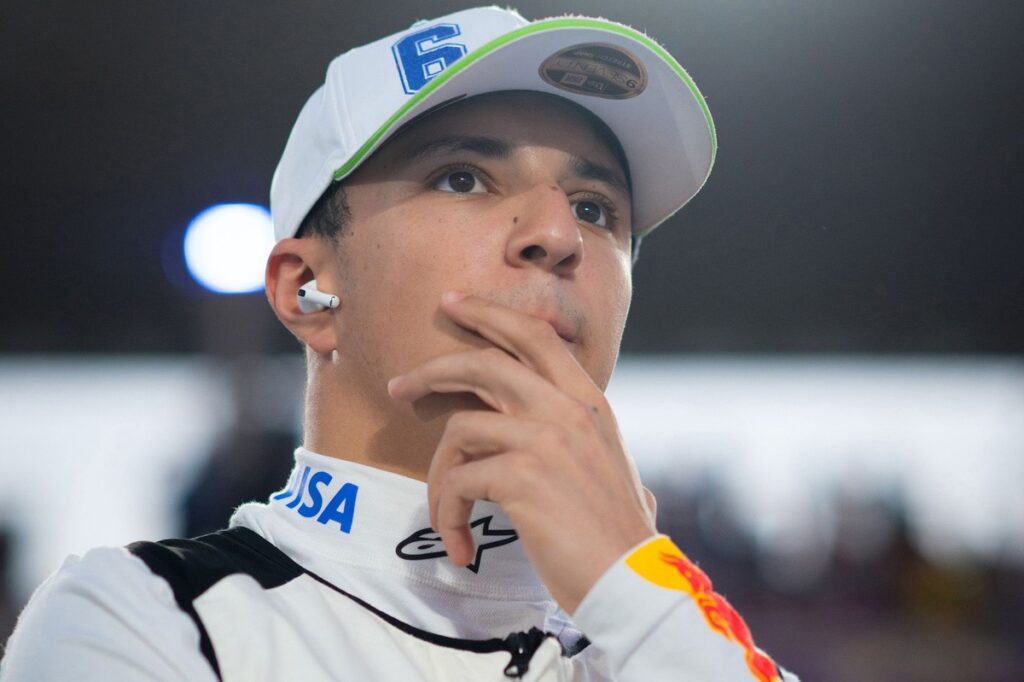 The steering wheel has no fault