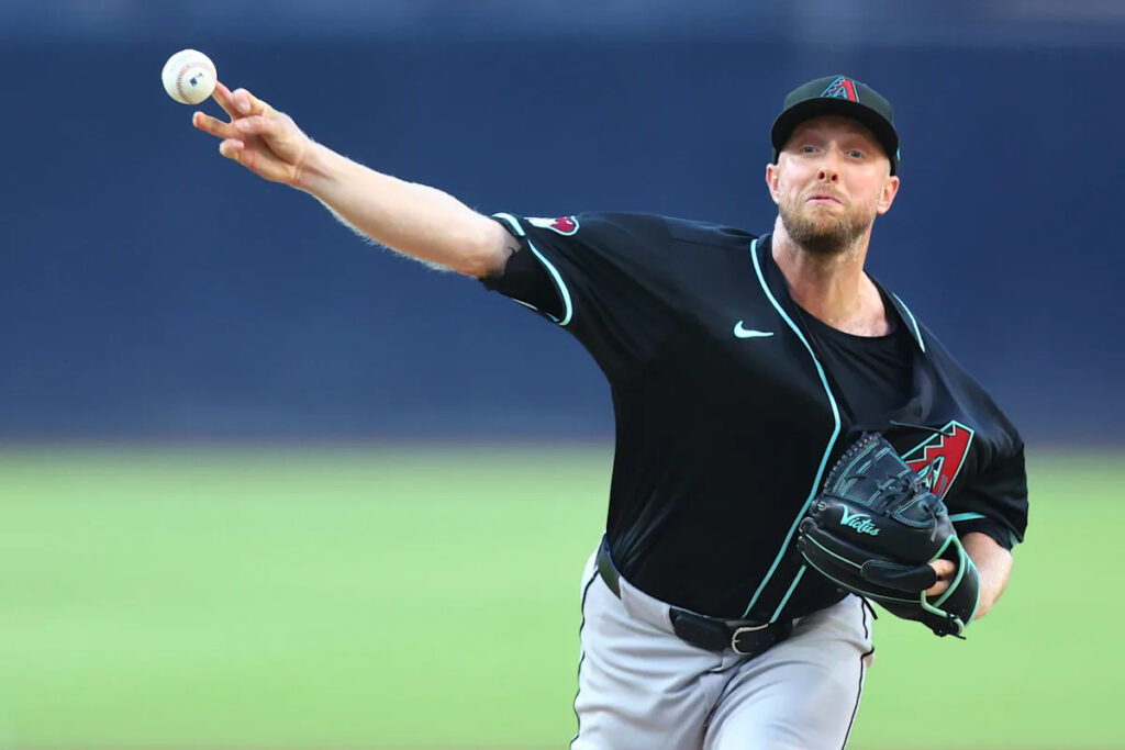 Merrill Kelly reportedly returns to Diamondbacks on two-year,  million deal