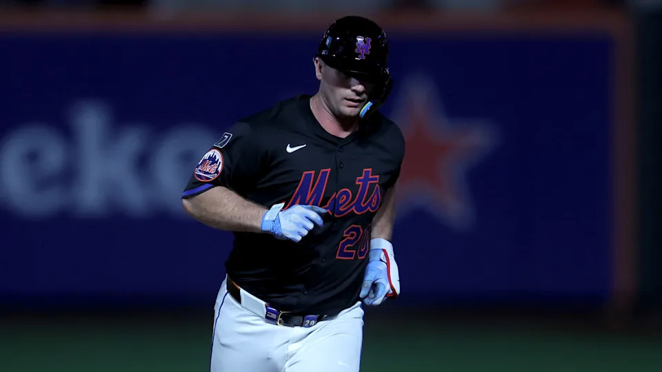 New York Mets first baseman Pete Alonso (20) rounds the bases after hitting a home run at Citi Field