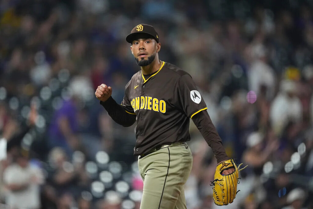 Robert Suarez, Braves agree to a 3-year,  million contract