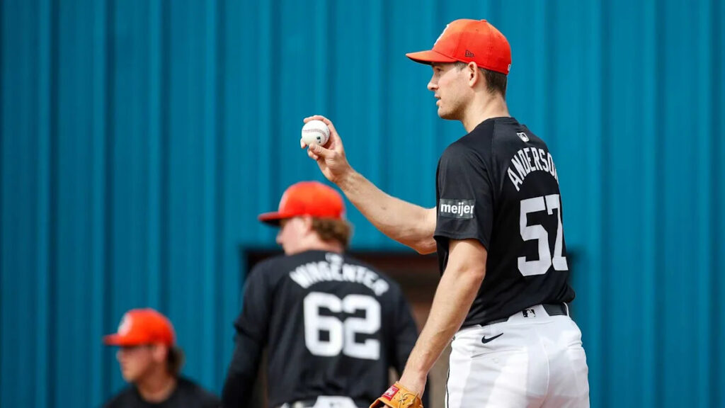Right-hander Drew Anderson and Detroit Tigers agree to 1-year,  million contract
