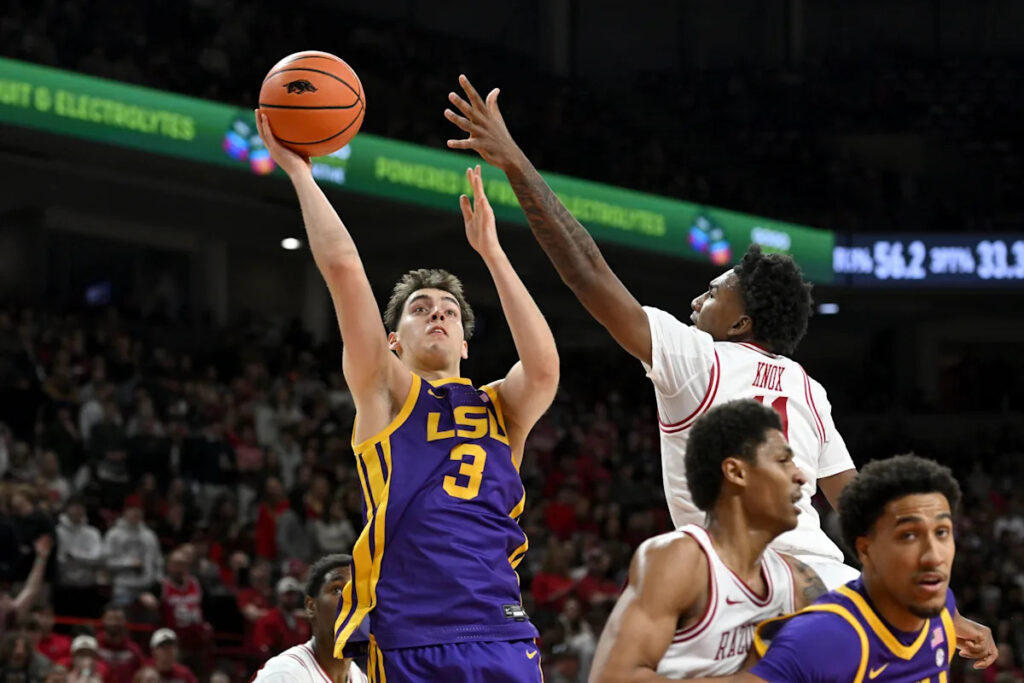 Acuff Jr. scores a career-high 31 points to lead No. 20 Arkansas past LSU, 85-81