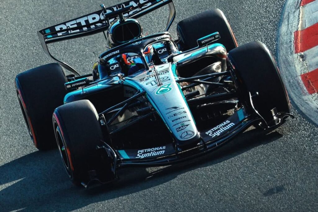 Mercedes impresses with first race sim at F1’s Barcelona shakedown Mercedes impresses with first race sim at F1’s Barcelona shakedown