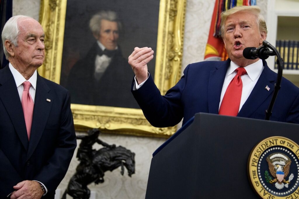 Trump signs executive order for IndyCar race in Washington D.C.