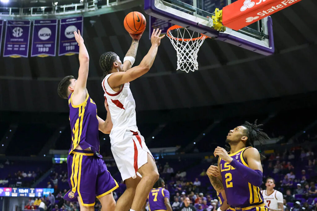 Acuff’s 14th 20-point game this season leads No. 21 Arkansas to 91-62 victory over struggling LSU