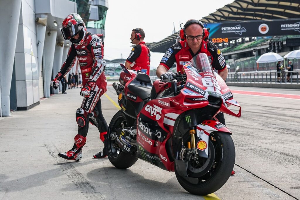 2027 MotoGP rules designed to prevent us from “inventing something strange” 2027 MotoGP rules designed to prevent us from “inventing something strange”