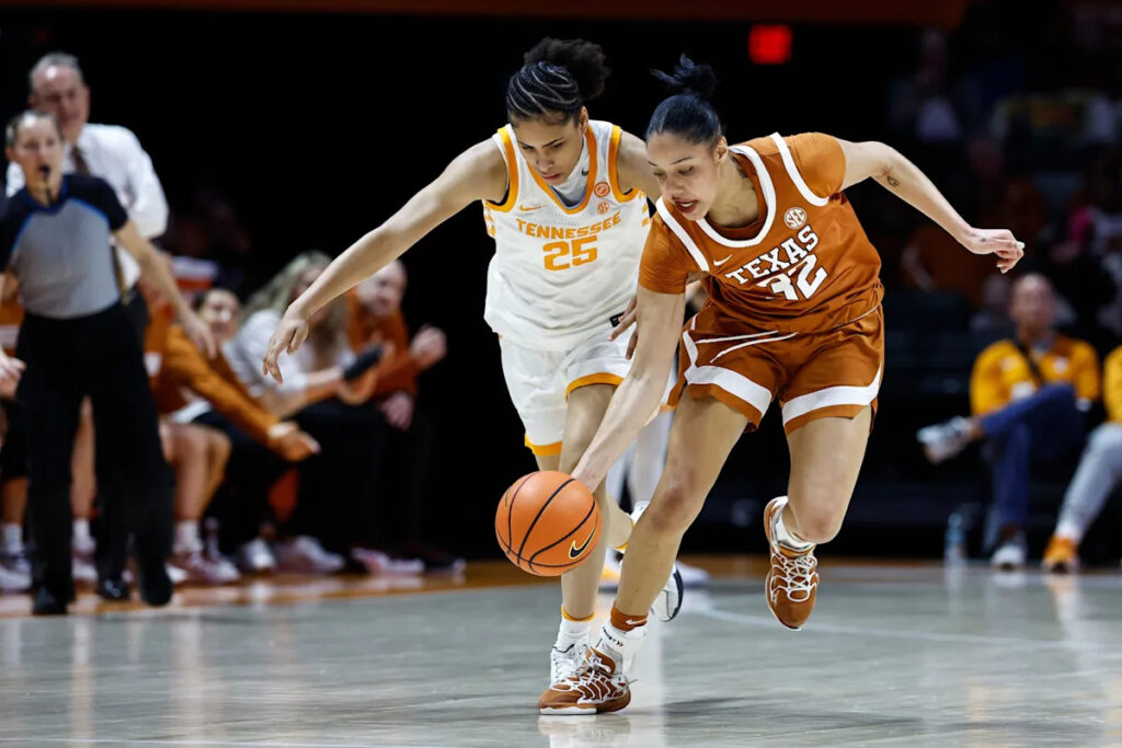 Booker helps No. 4 Texas hold on against No. 22 Tennessee 65-63