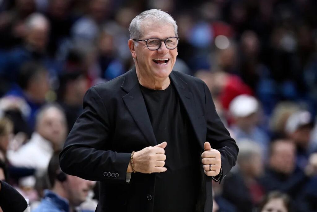 Geno Auriemma ties Tara VanDerveer for most AP Top 25 appearances as UConn stays No. 1 Geno Auriemma ties Tara VanDerveer for most AP Top 25 appearances as UConn stays No. 1