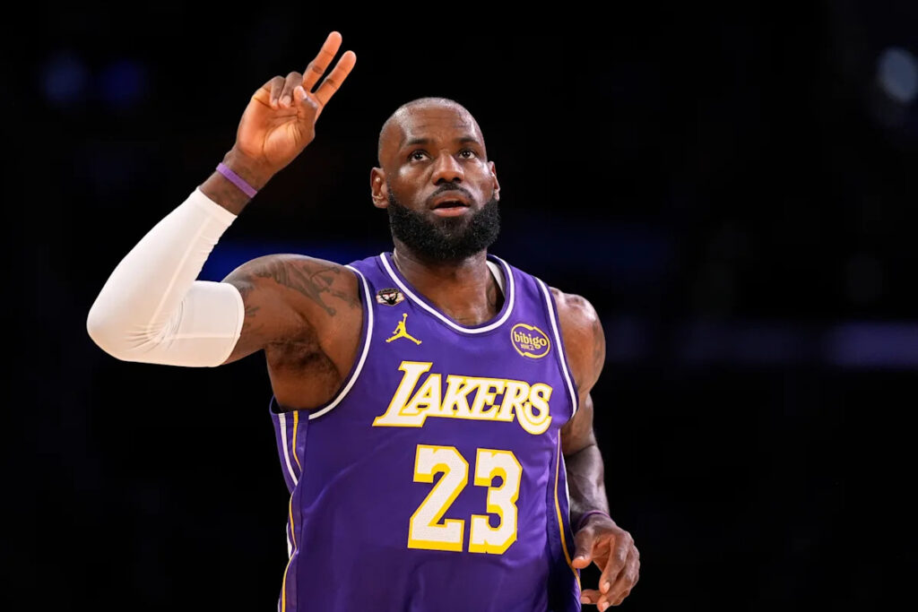 LeBron James becomes oldest player with triple-double in Lakers’ 124-104 win over Mavericks