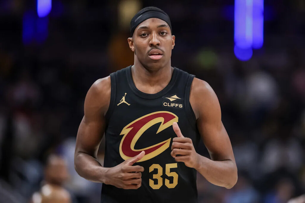 Cavs promote two-way forward Nae’Qwan Tomlin to standard contract