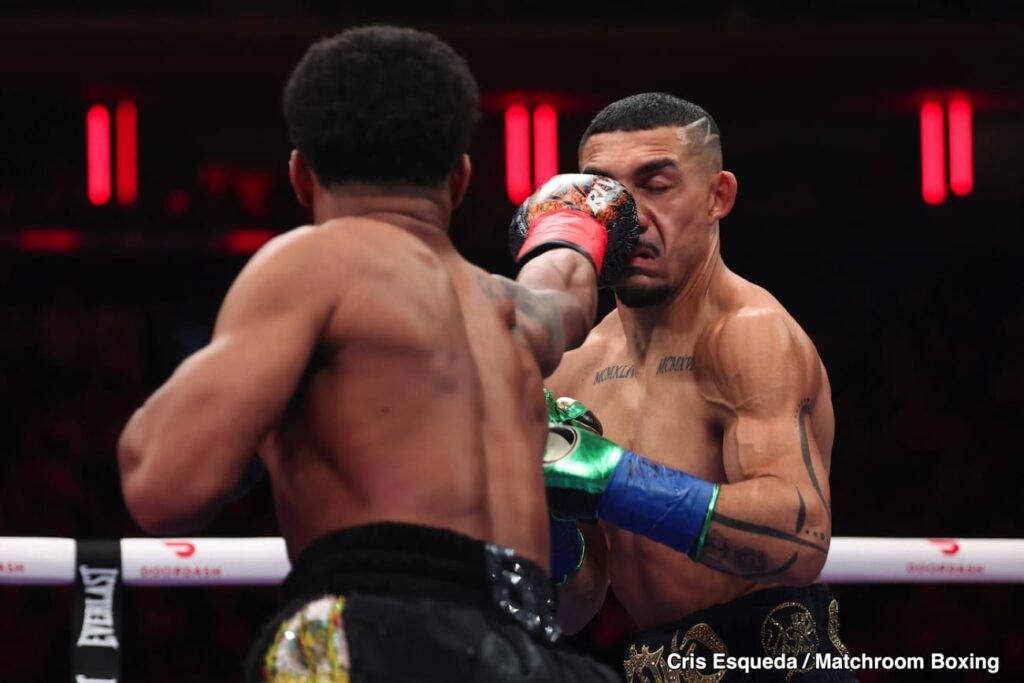 Teofimo Lopez Moves to Welterweight, Keeps Father as Trainer